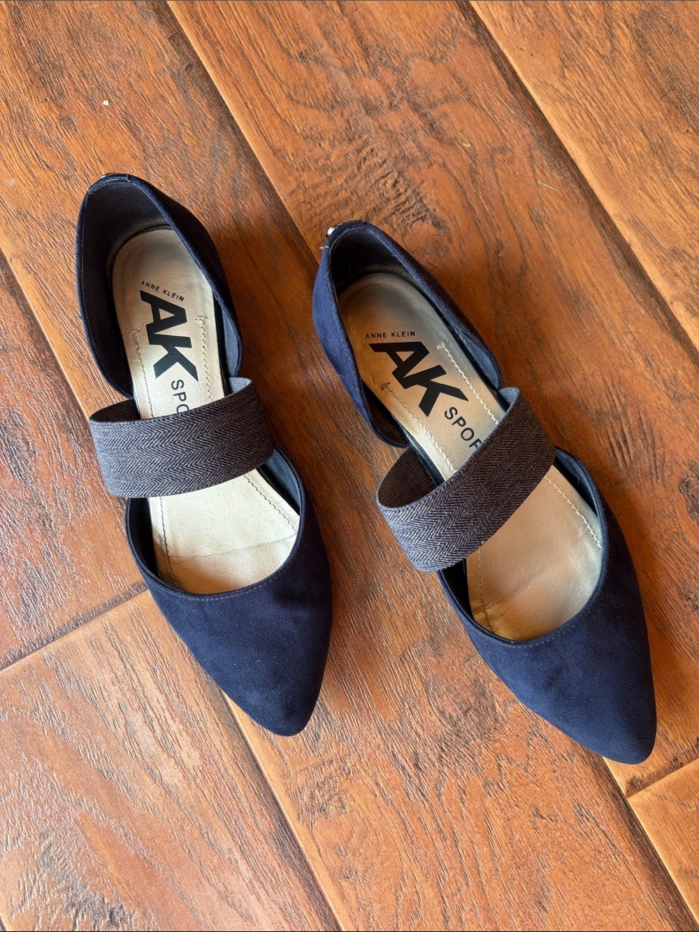 Anne Klein Navy Pointed Toe Flats with Brown Elastic Band - Size 7.5
